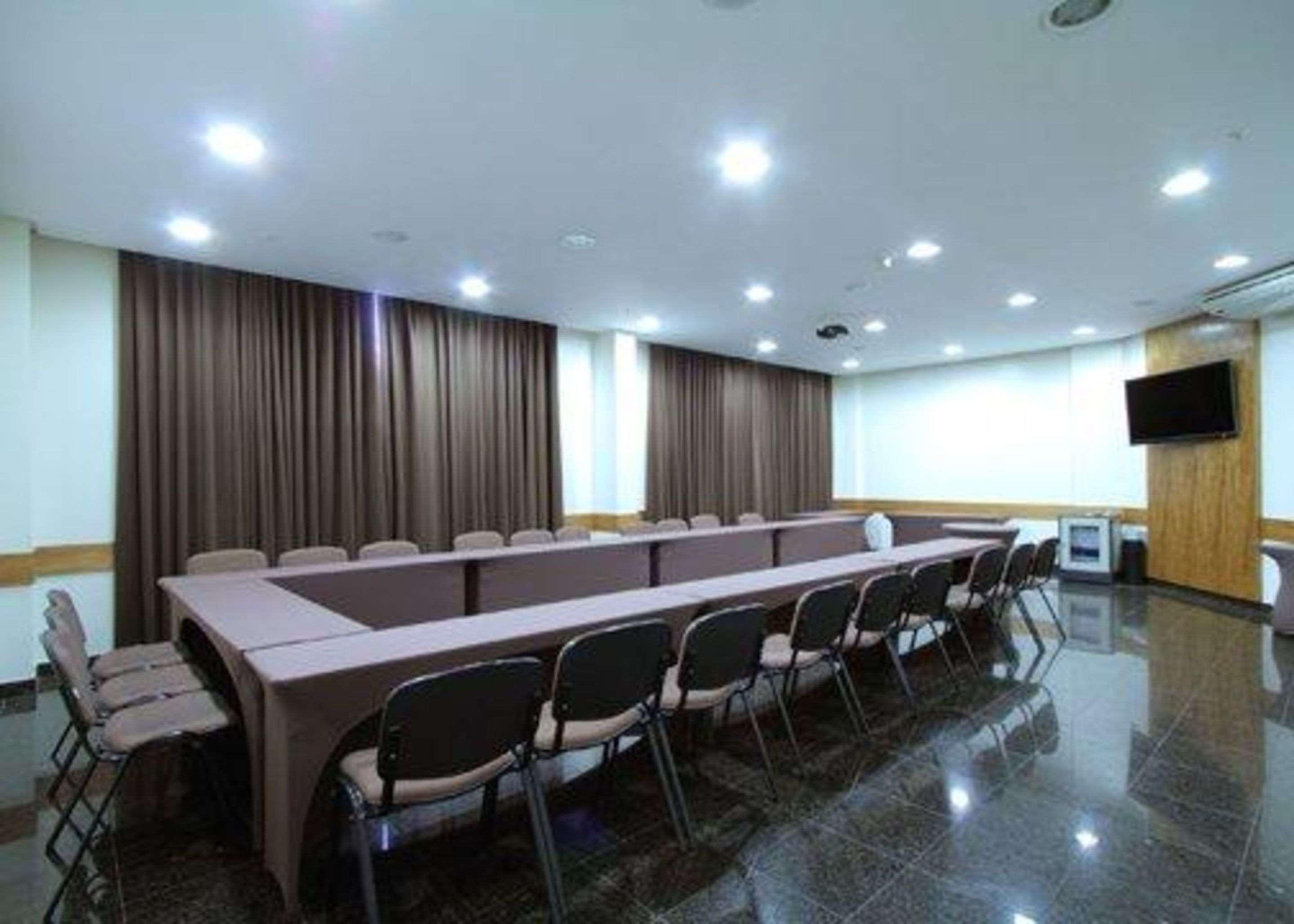 Comfort Hotel Goiania Exterior photo